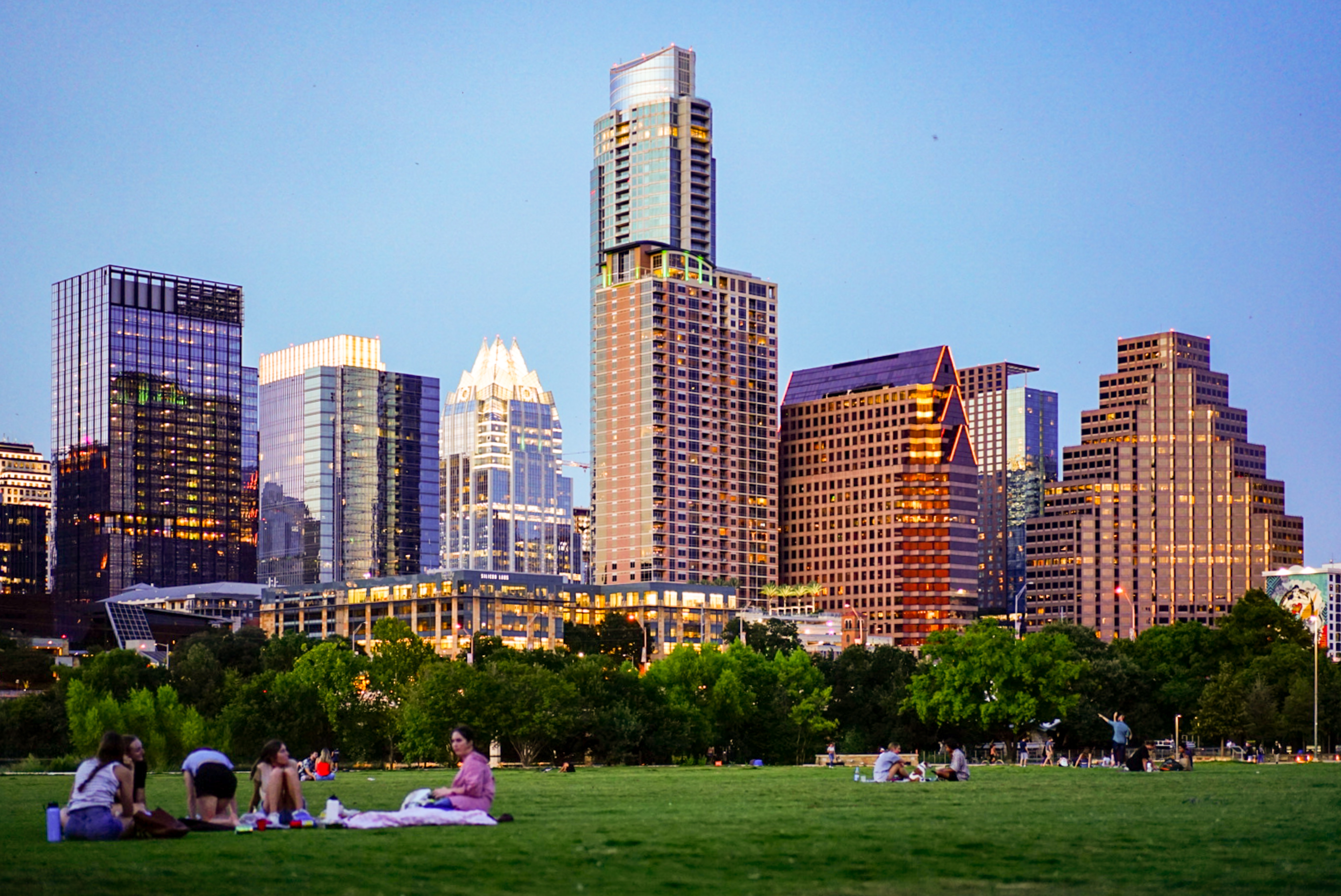 How Much Do You Need to Earn to Live In Austin? (Updated 2022-2023)